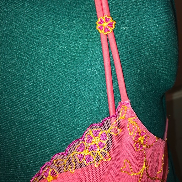2/$30 VS Angel Embroidered Bra - 34C - Picture 4 of 6